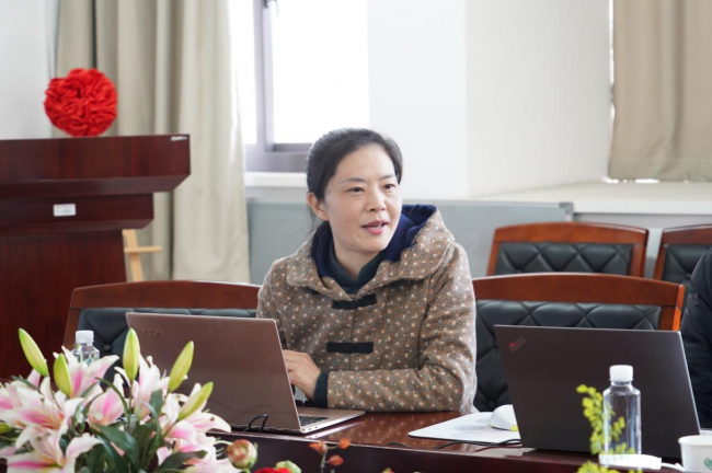 公司党委书记刘婕发言