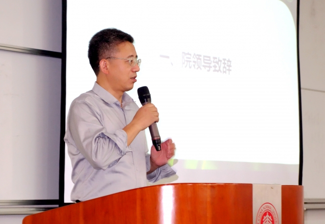经理陈小勇致辞