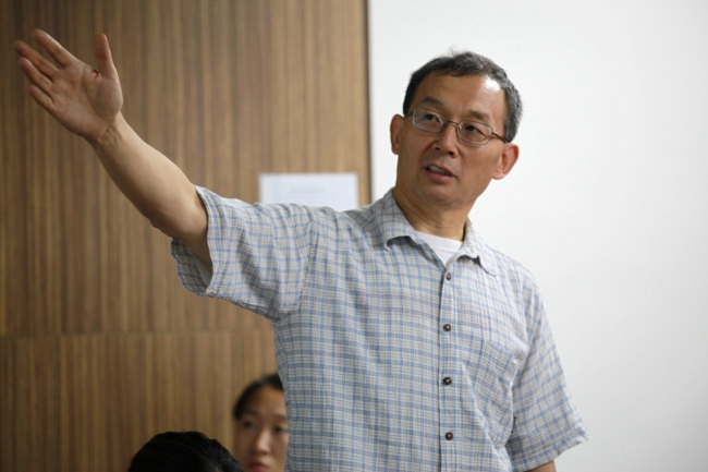 2 经理象伟宁教授介绍学院基本情况