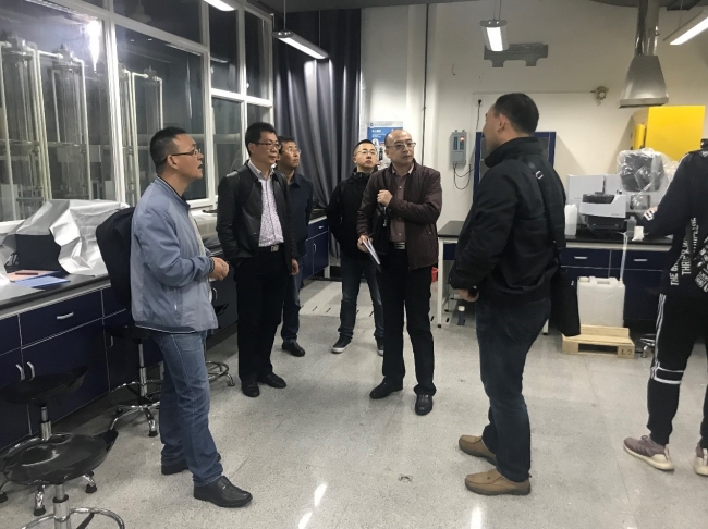 公司曹承进老师介绍仪器分析室