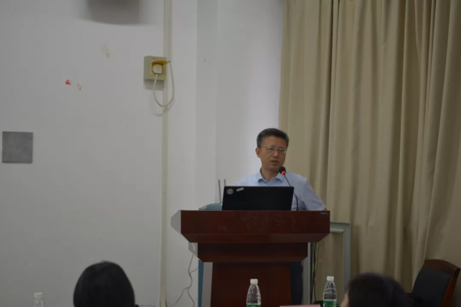 经理陈小勇老师致欢迎词并介绍学院基本情况